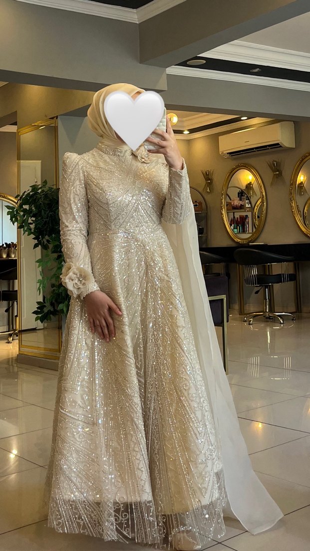 Uzun Beyaz Nakışlı Uzun Kollu Abiye Elbise - Görsel 3