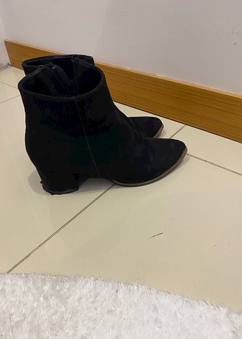 Siyah Süet Tokalı Topuklu Kadın Bot - Görsel 3