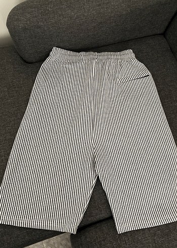 Pamuklu Çizgili Gri Beyaz Şort - Görsel 2
