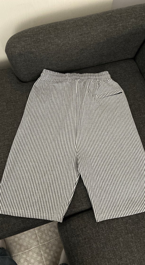Pamuklu Çizgili Gri Beyaz Şort - Görsel 2