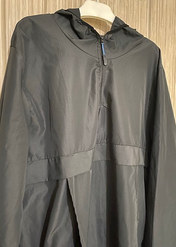 Erkek Siyah Kapüşonlu Rahat Kesim Kanguru cep
Yağmurluk - Görsel 2