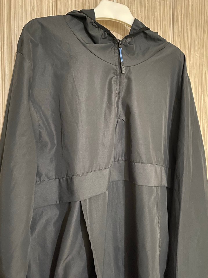 Erkek Siyah Kapüşonlu Rahat Kesim Kanguru cep 
Yağmurluk - Görsel 2