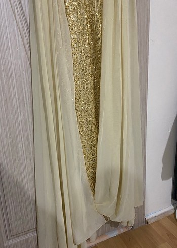 Altın Renkli İşlemeli Uzun Abiye Elbise - Görsel 2