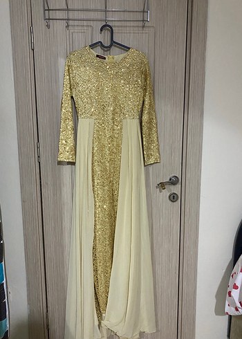 Altın Renkli İşlemeli Uzun Abiye Elbise - Görsel 3