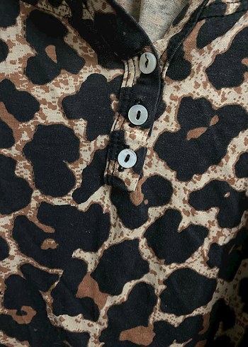 Düğmeli Leopar Desenli V Yaka Kadın Bluz - Görsel 3