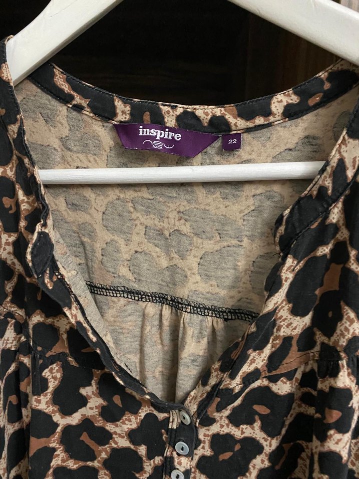 Düğmeli Leopar Desenli V Yaka Kadın Bluz - Görsel 2