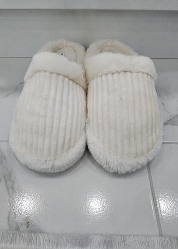 Beyaz Peluş Kadın Ev Terliği Kışlık - Görsel 2