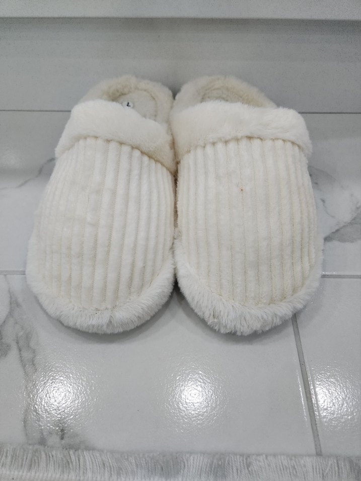 Beyaz Peluş Kadın Ev Terliği Kışlık - Görsel 2