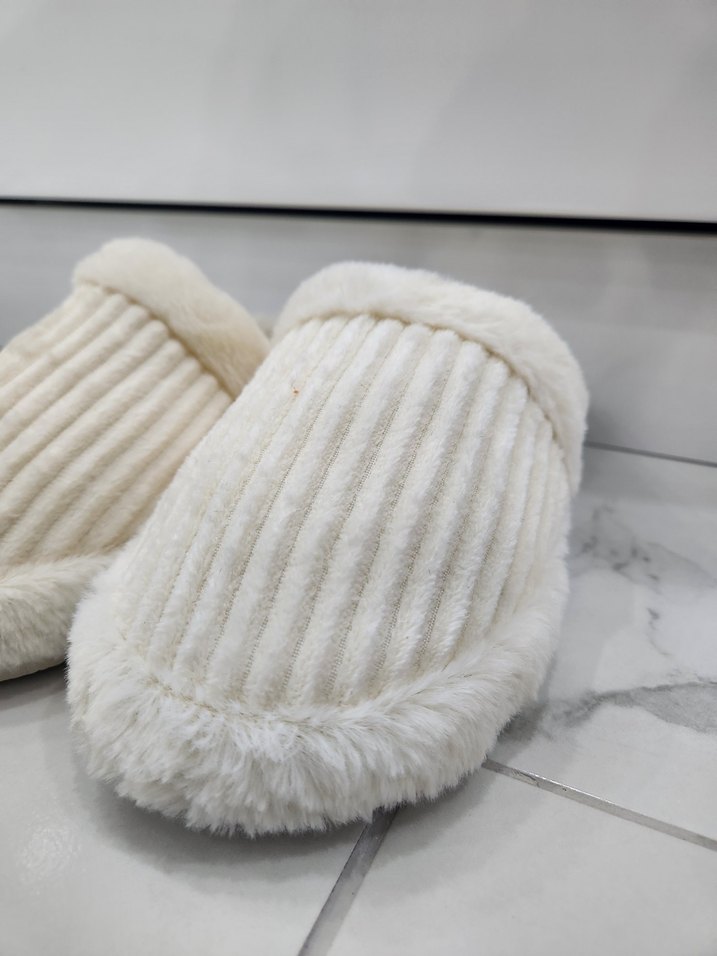 Beyaz Peluş Kadın Ev Terliği Kışlık - Görsel 3