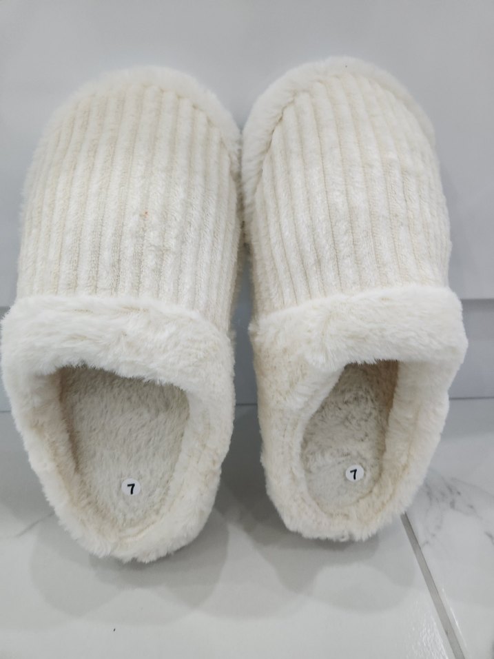 Beyaz Peluş Kadın Ev Terliği Kışlık - Görsel 4