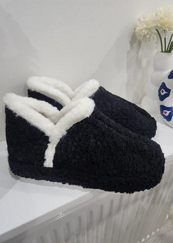 Kız Çocuk Siyah Kürklü Sıcak Terlik - Görsel 2