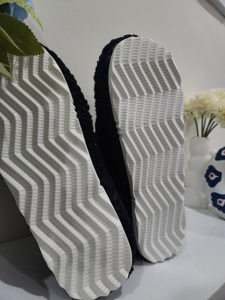 Kız Çocuk Siyah Kürklü Sıcak Terlik - Görsel 3