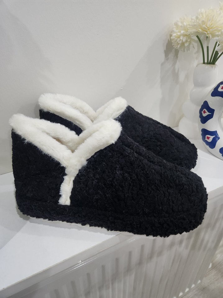 Kız Çocuk Siyah Kürklü Sıcak Terlik - Görsel 2