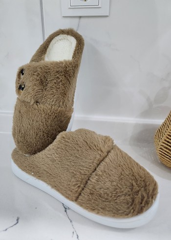 KAHVERENGİ PELUŞ DÜĞMELİ KADIN PANDUF - Görsel 2