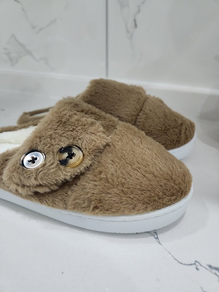 KAHVERENGİ PELUŞ DÜĞMELİ KADIN PANDUF - Görsel 3