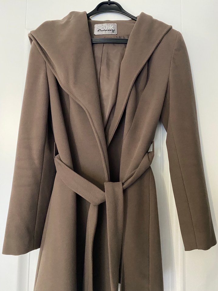 Batik marka Kahverengi Kapüşonlu Kemerli Kaban - Görsel 2