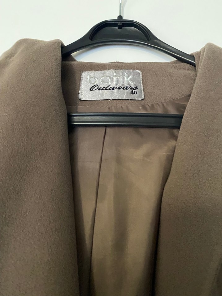 Batik marka Kahverengi Kapüşonlu Kemerli Kaban - Görsel 3