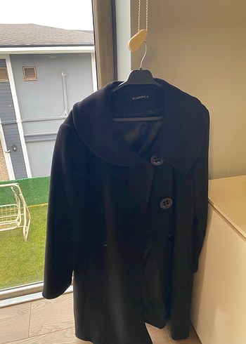 Düğmeli Siyah Kaban - Görsel 2