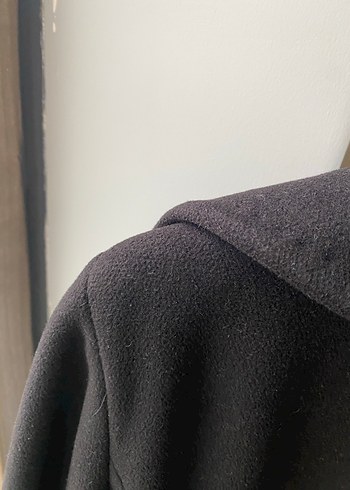 Düğmeli Siyah Kaban - Görsel 4