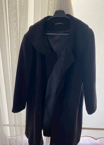 Düğmeli Siyah Kaban - Görsel 5