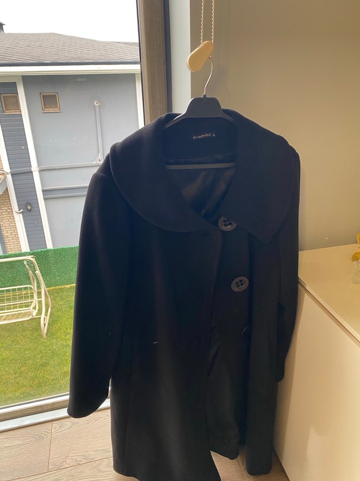 Düğmeli Siyah Kaban - Görsel 2