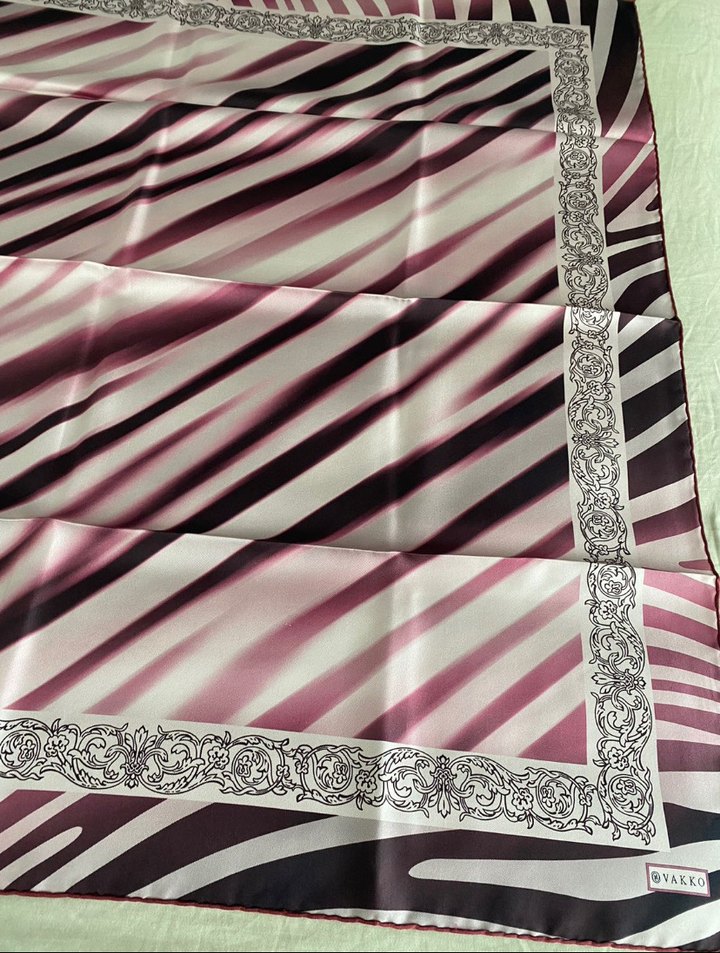 Vakko tecilli ipek eşarp - Görsel 3