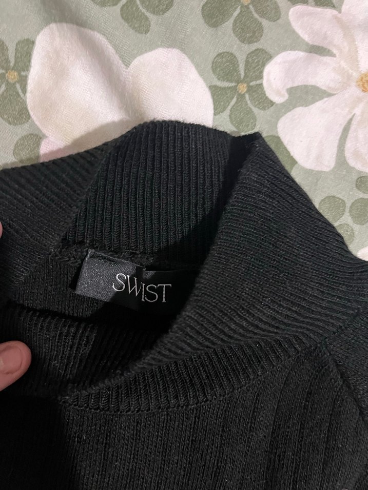 Siyah Yüksek Yakalı Kadın Triko Takım - Görsel 4