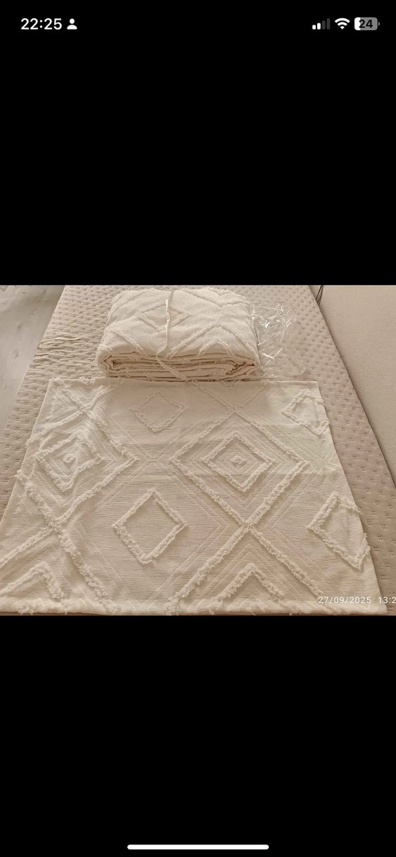 İşlemeli Beyaz Yatak Örtüsü - Görsel 2