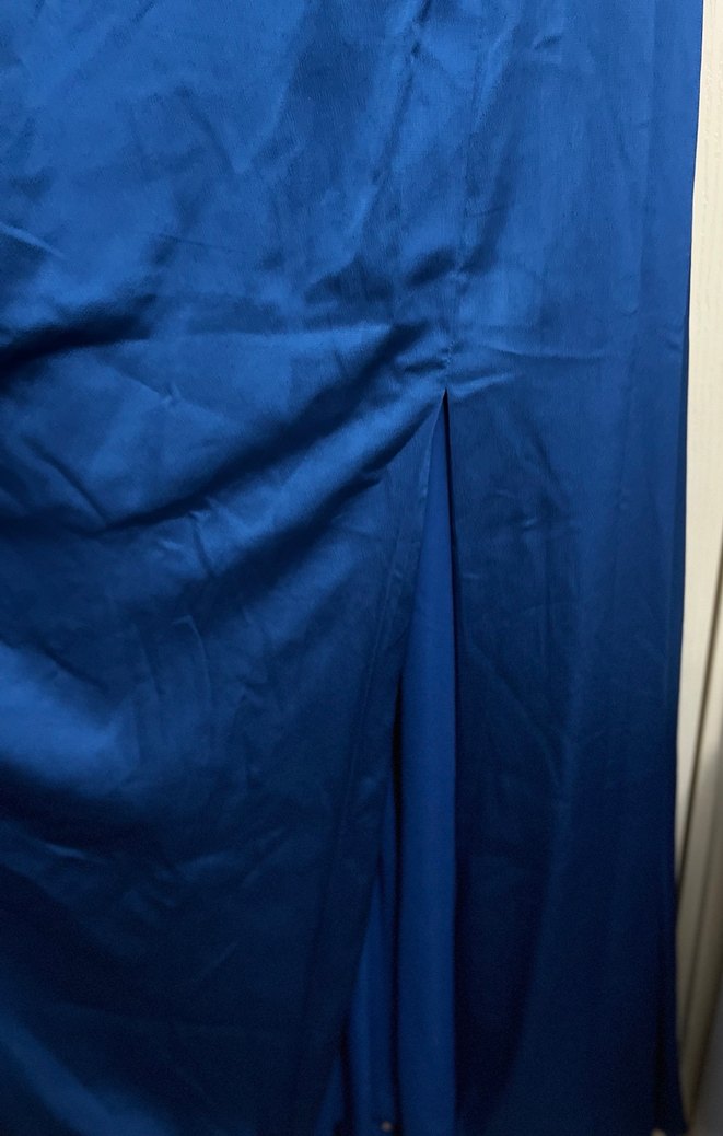 Mavi Saten Yuvarlak Yaka Yırtmaçlı Uzun Abiye Elbise - Görsel 3