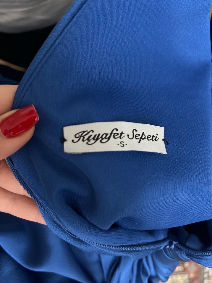 Mavi Saten Yuvarlak Yaka Yırtmaçlı Uzun Abiye Elbise - Görsel 2