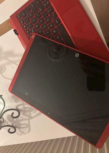 HP hem tablet hem bilgisayar.kırmızı renk. Küçük boy. - Görsel 2
