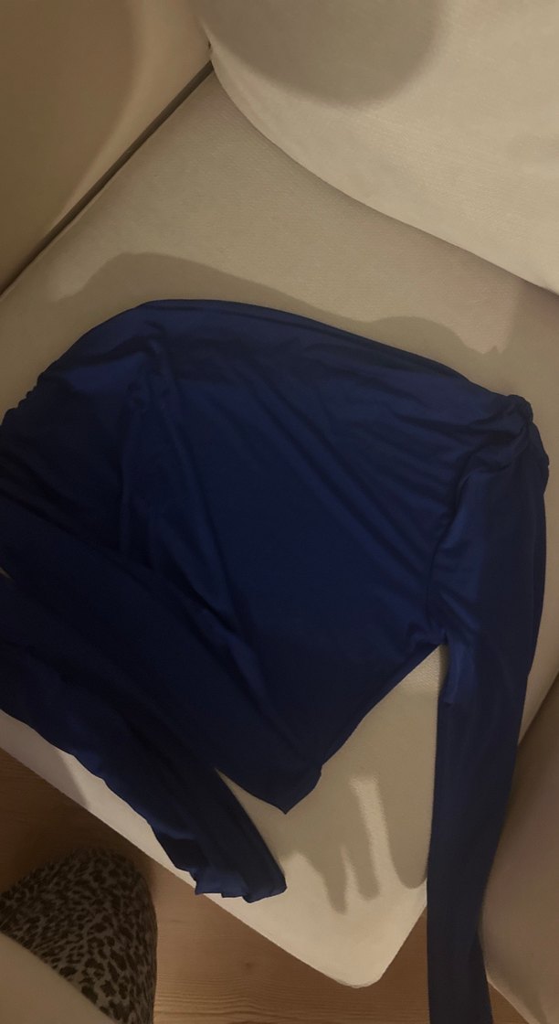 Lacivert tek kollu bluz. Belden bağlanadabilir. Esnek kumaştır . - Görsel 2