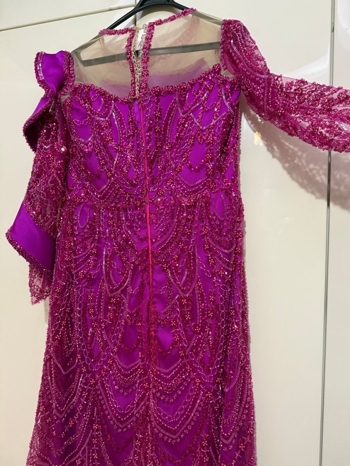 Uzun Dantel İşlemeli kol detaylı ÖZEL DİKİM Pembe Kadın Abiye - Görsel 4