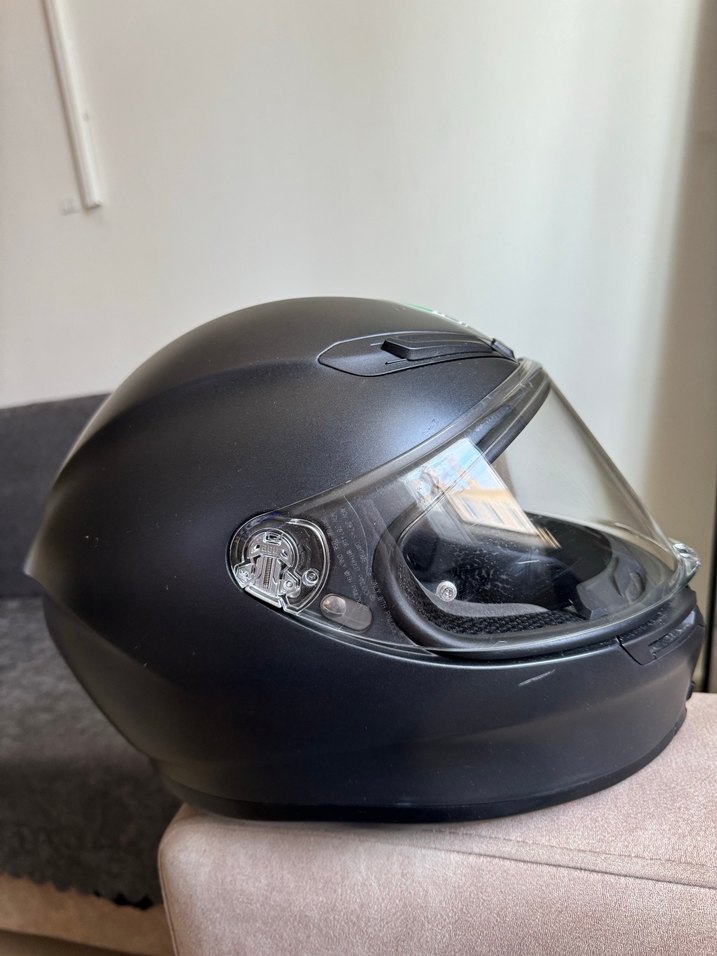 AGV K6 Siyah Mat Tam Kapalı Motosiklet Kaskı - Görsel 4