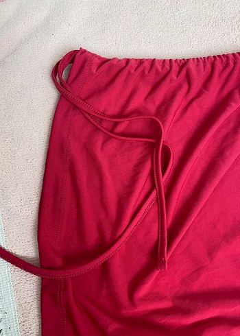 Fuşya pembe diz altı büzgülü tek zincir omuz dar elbise - Görsel 2