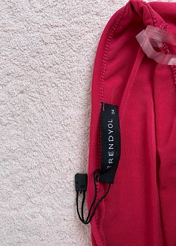 Fuşya pembe diz altı büzgülü tek zincir omuz dar elbise - Görsel 5