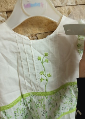 Nakışlı Beyaz Bebek Önlüğü - Görsel 4