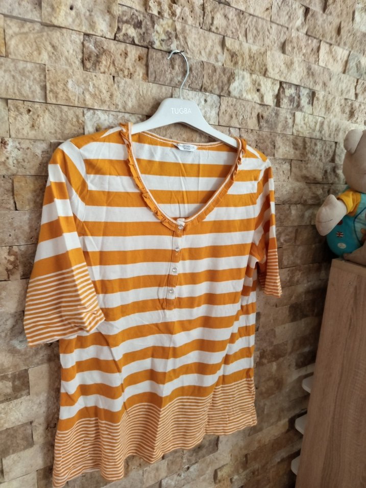 Düğmeli Sarı Çizgili Kadın Tişört - Görsel 2