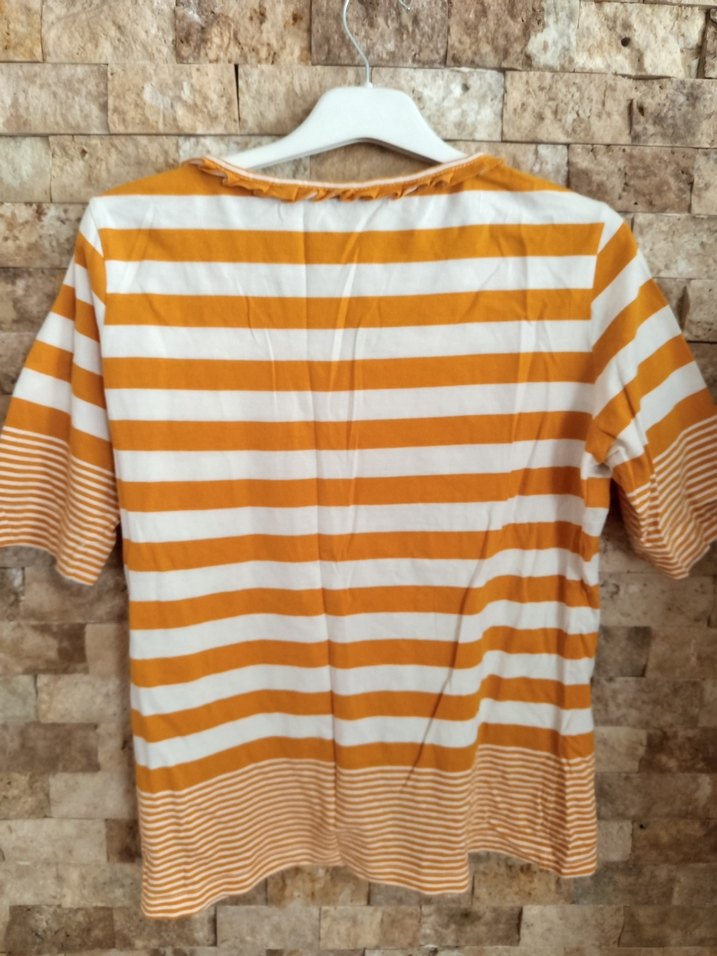 Düğmeli Sarı Çizgili Kadın Tişört - Görsel 4