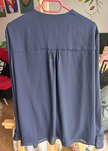 V Yaka Gri Drapeli Kadın Bluz - Görsel 3