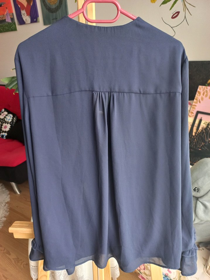 V Yaka Gri Drapeli Kadın Bluz - Görsel 3