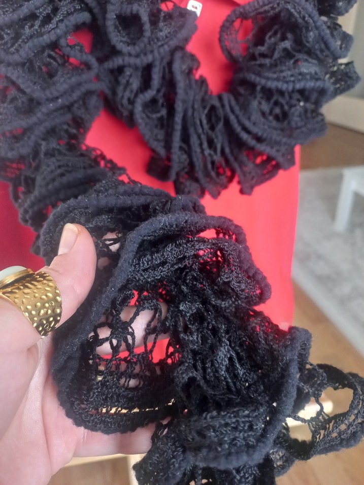 Kadın Siyah Fırfırlı Örgü boyun aksesuari - Görsel 2