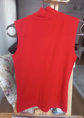 Kırmızı Yüksek Yakalı Kolsuz Kadın Bluz - Görsel 2