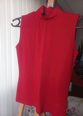 Kırmızı Yüksek Yakalı Kolsuz Kadın Bluz - Görsel 3