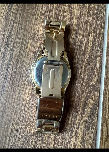 Klasik Parlak Altın Renk Kadın Kol Saati - Görsel 5