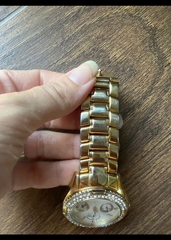 Klasik Parlak Altın Renk Kadın Kol Saati - Görsel 4