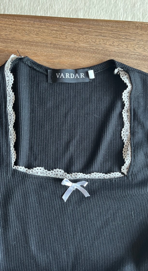 Kare Yaka Siyah Crop Top - Görsel 3