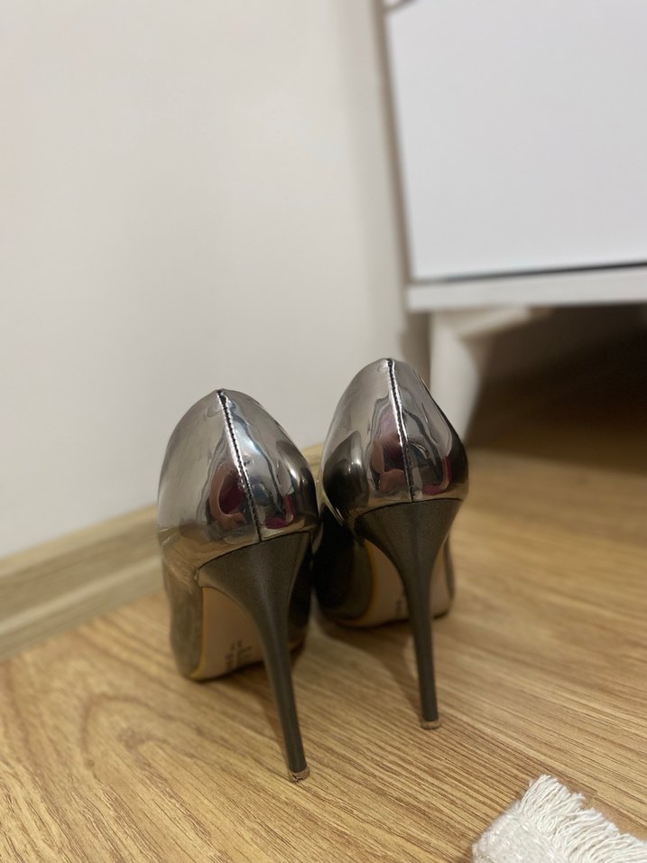 Kadın Gri Metalik Stiletto Topuklu Ayakkabı - Görsel 3