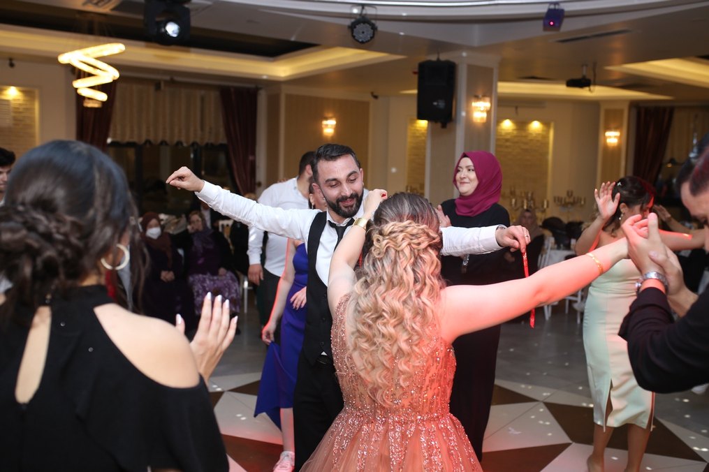 Gold Payetli Midi Abiye Elbise - Görsel 3