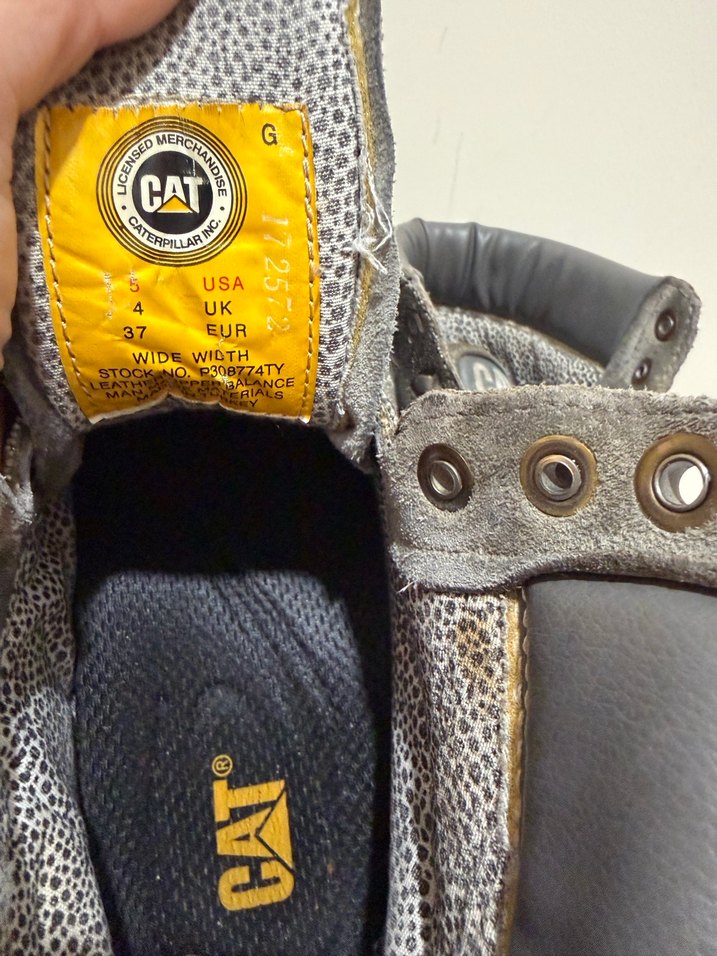 Gri Yüksek Topuklu Parlak Yılan Desenli Bot - Görsel 2